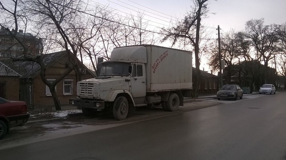 Территориальные управления начали борьбу с брошенными автомобилями в Таганроге