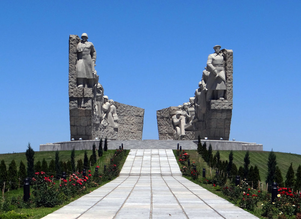 На мемориале «Самбекские высоты» таганрожцы провели митинг