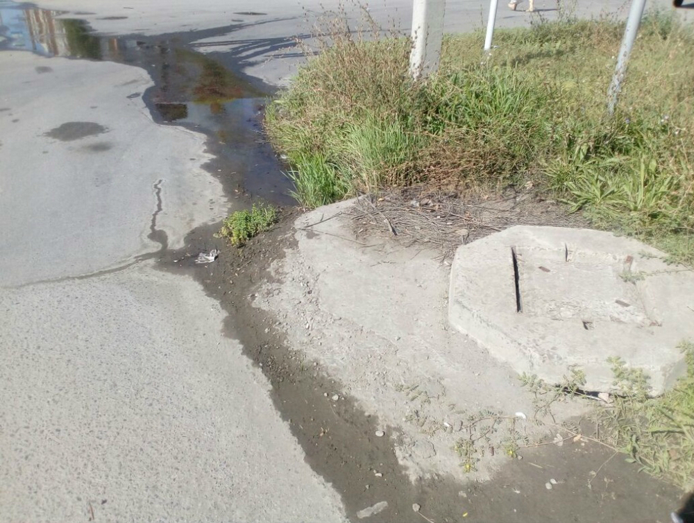 Публикация «Блокнота» помогла устранить бьющий из люка гейзер в Таганроге