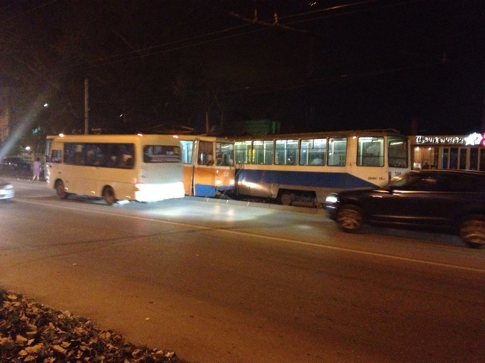 В Таганроге столкнулись два трамвая
