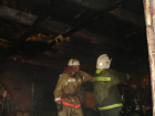 15 сотрудников МЧС тушили пожар на складе под Таганрогом