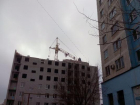 В Таганроге все выходные стрела башенного крана грозилась упасть на дорогу