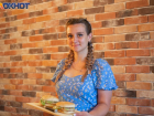 Конкурсантка «Мисс Блокнот Таганрог-2023» Юлия Федченко и её «бургер в законе»