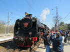 Ретро поезд «Победа» притормозил в Таганроге и дал боевой концерт