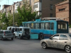 В Таганроге троллейбус насмерть сбил мужчину