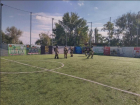 Пожарные Таганрога в полном обмундировании сыграли в футбол