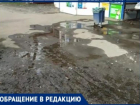 Из-за беспечности собственника магазина в Таганроге годами грязь на остановке общественного транспорта