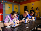 Быстро, вкусно и весело: в Таганроге прошел чемпионат по поеданию шаурмы