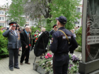 Полицейские Таганрога поздравили ветеранов и участников ВОВ с Днем Победы