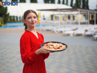 Конкурсантка «Мисс Блокнот Таганрог 2023» Юлия Винникова: «Пицца – это же не какая-то там курица запечённая!»