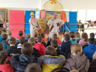 Таганрогский камерный театр показал спектакль для воспитанников эвакуированного детского дома