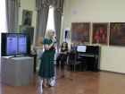 Министр культуры Ростовской области Анна Дмитриева открыла выставку в Таганроге