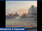 "Пытались засыпать щебенкой, но она разлетелась": дороги на Русском поле напоминают решето
