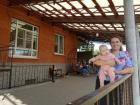 Мать-героиня из Неклиновского района попросила отремонтировать дорогу в своём селе