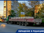 В Таганроге уже в центре города стоят зерновозы