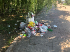 Теоретически – пляжи закрыты, практически – сотни загорающих и кучи мусора на Чеховской набережной Таганрога