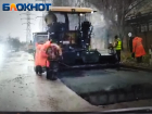 Таганрожцы спрашивают, можно ли укладывать асфальт в дождь…