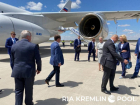 В закрытый аэропорт Ростова прибыл Дмитрий Медведев