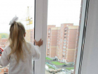   В Таганроге выпал из окна 4-го этажа ребенок