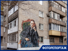 Он любит рисовать на стенах, а таганрожцы любят его работы