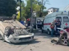 Лобовое с перевёртышем: в Таганроге произошло серьезное ДТП