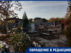«При жизни мы живем на кладбище», - могилы подступили к дому пенсионерки в Неклиновском районе