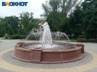 Таганрог: работу фонтана на Октябрьской площади продлили на час