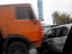 В Таганроге грузовик и легковушка не поделили дорогу