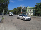 Таганрожцы создают мемы и постят смешные видео на тему переноса сроков ремонта ул. Петровской