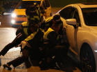 В Таганроге пьяный водитель протащил полицейского на двери своего автомобиля