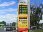  В Таганроге Роснефть создает очереди, не гася табло при отсутствии бензина