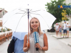 Настя Чехова посетила «Зонтичное утро», посвященное дню рождению Фаины Раневской