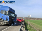 Водитель «Шкоды» погибла после столкновения с фурой под Таганрогом