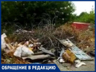 За домом престарелых в Таганроге образовалась огромная свалка