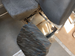 Пассажиры покалечатся: убожество таганрогских маршруток - сиденья отваливаются, гниль и грязь