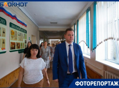 «Блокнот» вместе с сити-менеджером Таганрога осмотрел школу, где обвалился потолок
