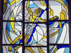 Умирающий жанр: таганрожец показал витражи города 