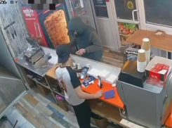 Молодой таганрожец поел шаурмы и схлопотал уголовное дело