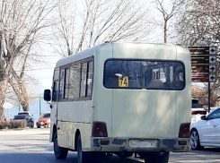 «Окна чуть не лопнули»: таганроженка показала экстремальную поездку на маршрутке