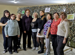 Таганрожцы сплели сотую маскировочную сеть для СВО