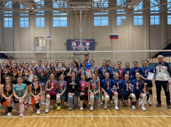 Таганрогские волейболистки взяли золото в первенстве Ростовской области среди девушек