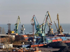 Будни морского порта Таганрог: оборот нефти и зерна сохранился, а импортных товаров — снизился
