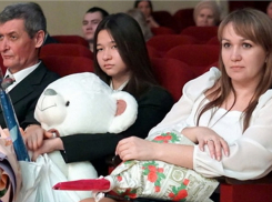 Под Таганрогом наградили школьницу за спасение человека