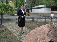 Глава Таганрога Инна Титаренко возложила цветы на Аллее Бессмертия