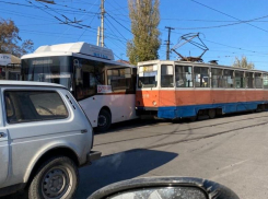 ДТП с участием трамвая и автобуса произошло в Таганроге