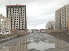 «Нужна лекция про асфальтирование дороги к 39-й школе»: таганрожцы горько иронизируют в чате главы города