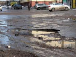Автолюбители Таганрога: город постепенно становится похож на луну