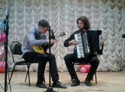 Сотрудничество профессионалов и начинающих музыкантов приносит хорошие плоды