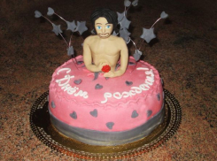 Таганрогские мужчины осудили девушек за вызов на дом стриптизера