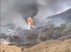 Горел как факел: публикуем видео полыхающего «Маяка» под Таганрогом 